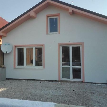 Halex 4 Villa Bojna Bagian luar foto