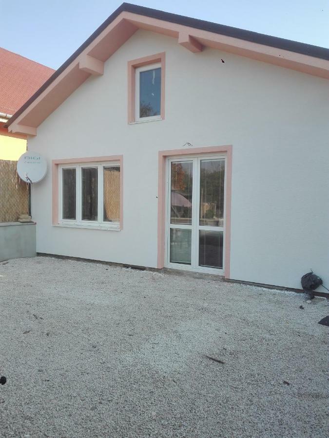 Halex 4 Villa Bojna Bagian luar foto